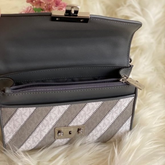 Michael Kors Rose MD Flap Shoulder Bag - Picture 6 of 8